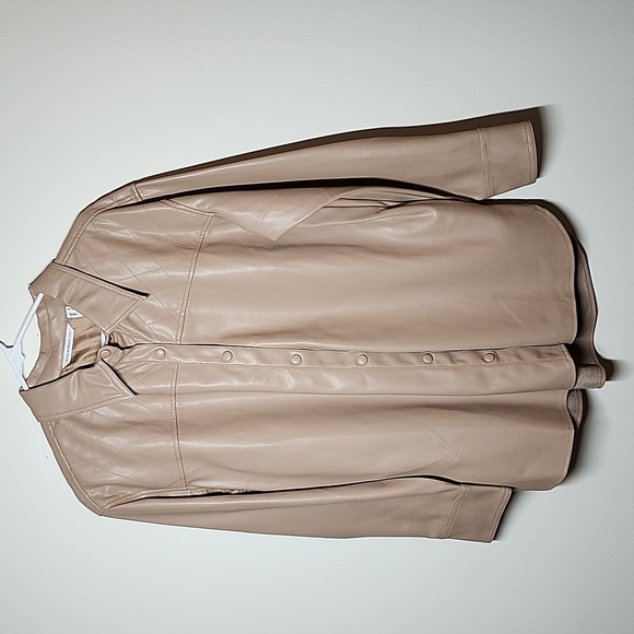 Isaac Mizrahi Live Faux Leather Shacket Camel Button Down Oversized Medium - Picture 1 of 11